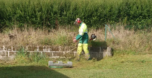 photo  lbn communauté a voté le recrutement d’un deuxième agent technique polyvalent mutualisé, pour intervenir dans les communes qui sont en difficulté pour s’attacher les services d’un agent auquel elles ne peuvent bien souvent proposer que du temps partiel.  &copy;  photo d’illustration 