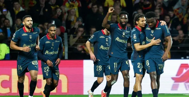 photo  les lensois après le but d’odsonne édouard.  &copy;  francois lo presti / afp 