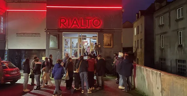 photo  pour la dernière journée du cinéma le rialto à morlaix (finistère) avant sa fermeture, certains spectateurs avaient réservé leur billet en avance.?  &copy;  ouest-france 