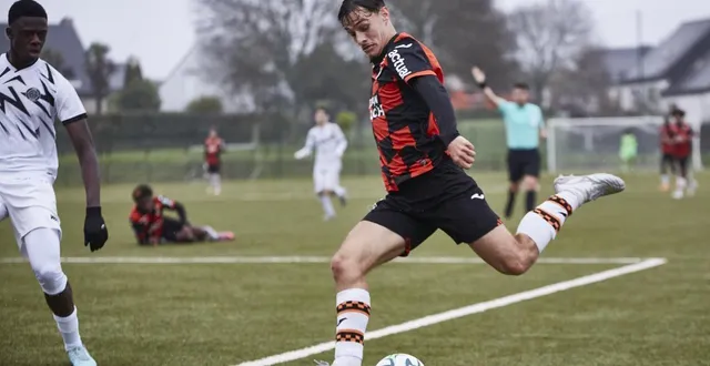 photo  tom neveu a inscrit le quatrième but du fc lorient, ce dimanche 14 décembre.  &copy;  morgane le guen 