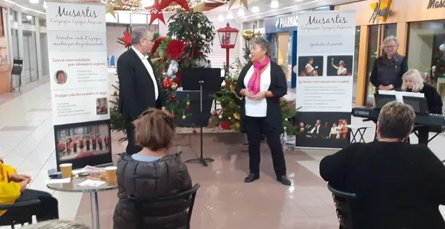 photo  de gauche à droite, jean-pierre noblet et laurence hillereau en duo, accompagnés par anne léa savourat, directrice artistique, et olena, une pianiste d’origine ukrainienne.  &copy;  ouest-france 