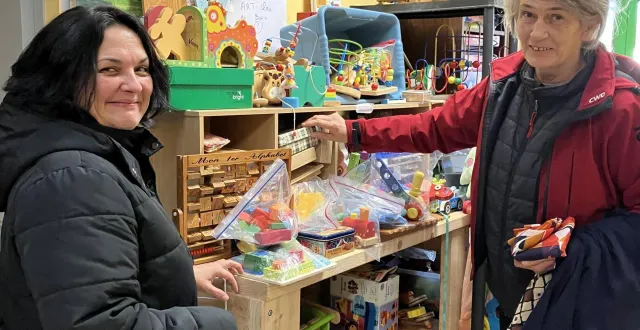 photo  choix des cadeaux à tri-troc.  &copy;  co 