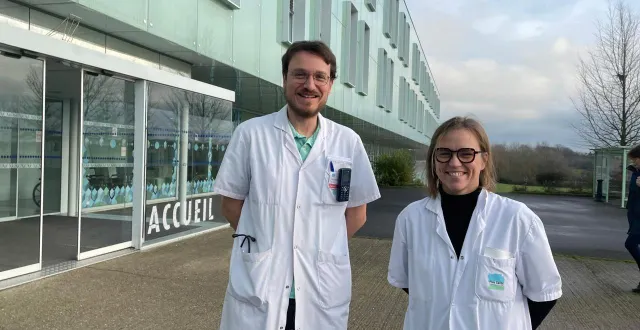 photo  le dr blanchard et le dr lellouch, présidente et vice-président de la commission médicale d’établissement du pôle santé sarthe et loir (pssl) ce vendredi 12 décembre 2025.  &copy;  le maine libre - louis gohin 