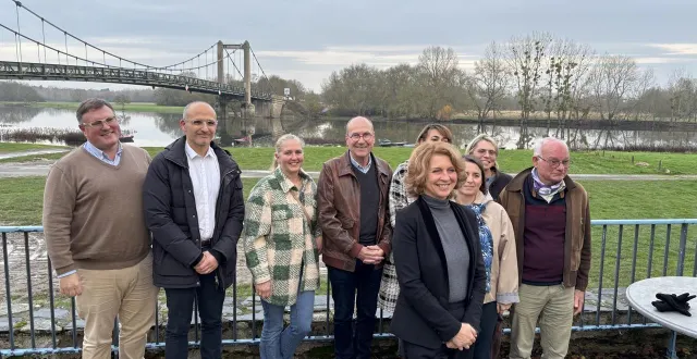 photo  véronique maillet et une partie de celles et ceux qui l’accompagnent sur la liste « bouchemaine passionnément ».  &copy;  ouest-france 