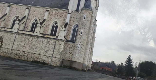 photo  l’église rénovée saint-denis de candé va accueillir de nouveau les fidèles en alternance avec le louroux-béconnais.  &copy;  ouest-france 