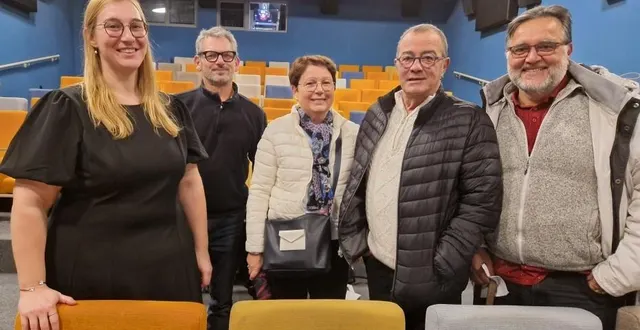 photo  mélinda bernardeau, présidente de l’association le gén’éric, et les quatre nouveaux membres du bureau, franck acqueberge, jeannine leray, yves ridel et cyril bernard.  &copy;  association le gén’éric 