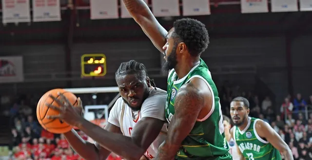 photo  qudus wahab sera suspendu mercredi contre badalone.  &copy;  photo etienne lizambard 