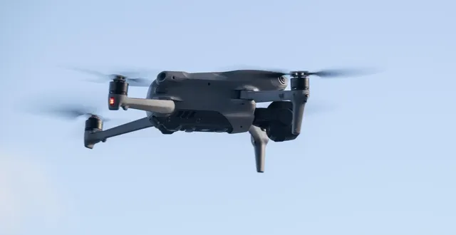 photo  un drone vole au-dessus de la rade de brest (finistère). photo d’illustration.  &copy;  guillaume saligot / ouest-france 