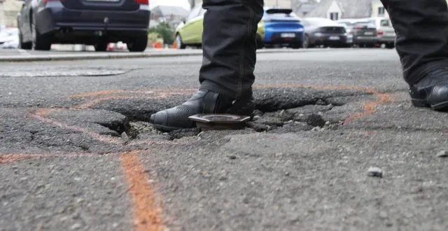 photo  cinq membres de la fédération des motards en colère de la sarthe ont marqué les défauts de chaussée dans les secteurs de la ferté-bernard, mamers et le mans, dimanche 14 décembre.  &copy;  ffmc 72 