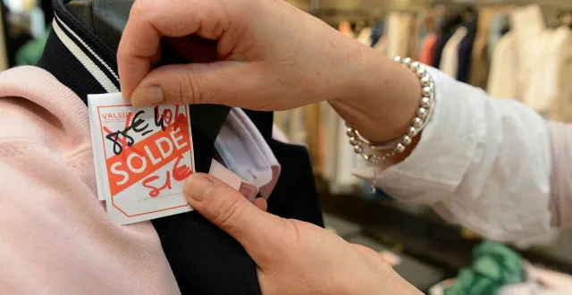 photo  les soldes d’hiver représentent un vrai temps fort dans le calendrier du commerce.  &copy;  archives co - laurent combet 