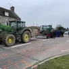 photo près de trente tracteurs ont maintenu un barrage filtrant à fromentel, dans l’orne, ce lundi 15 décembre 2025.