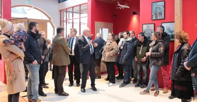 photo  le public, dans le garage espace heller, inauguré samedi 13 décembre à trun.  &copy;  ouest-france 