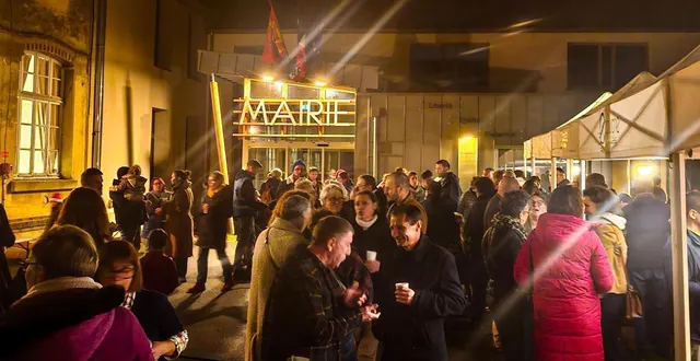 photo  la quinzaine de noël a commencé vendredi soir à écouché-les-vallées.  &copy;  ouest-france 