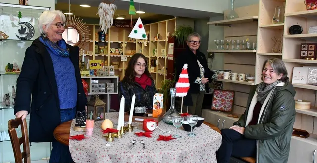 photo  les bénévoles d’artisans du monde gardent le sourire malgré la fermeture. elles continueront de sensibiliser au commerce équitable.  &copy;  co – justine brichard 