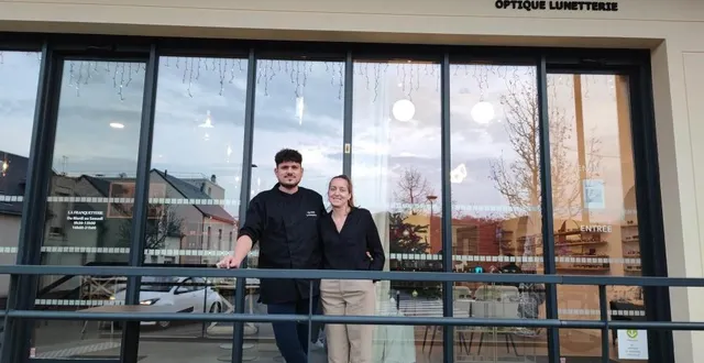 photo  le couple, alan buon et cléa berton devant leurs commerces respectifs.  &copy;  ouest-france 