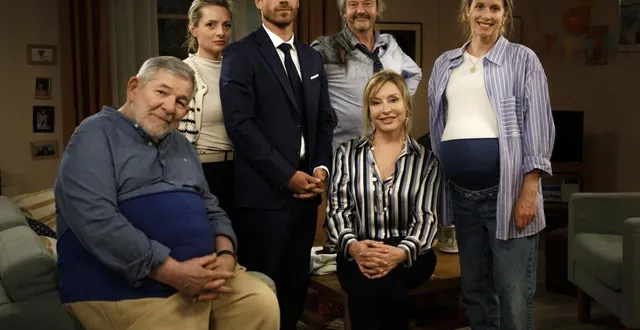 photo  les comédiens de « en famille » s’interrogent sur l’avenir de la série sur m6.  &copy;  cecile rogue / noon / m6 