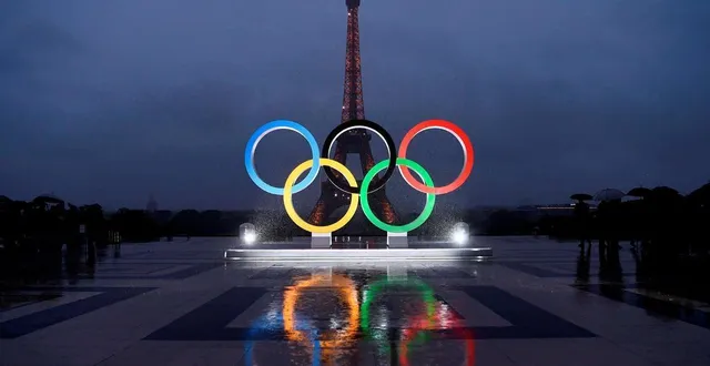 photo  les anneaux olympiques devant la tour eiffel, en septembre 2017.  &copy;  christophe simon / archives afp 