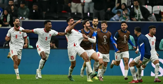 photo  nizar al rashdan après son but en demi-finale de la coupe arabe.  &copy;  mahmud hams / afp 