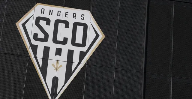 photo  .  &copy;  co - josselin clair 