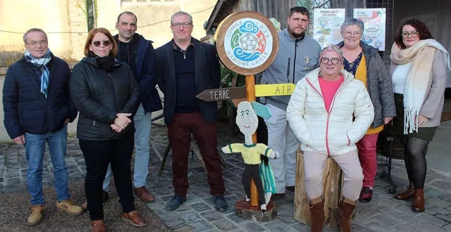 photo  les référents du comice lors du marché de noël.  &copy;  le maine libre 