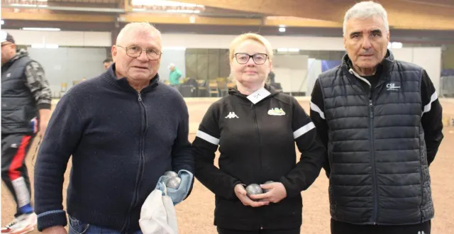 photo  de gauche à droite : bernard raoult, fabienne chesnel et michel cemon, du club de tourouvre.  &copy;  ouest-france 