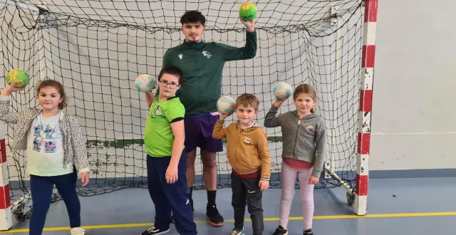 photo  les jeunes handballeurs briouzains vont vivre leur premier tournoi dans leur propre gymnase, samedi 20 décembre.  &copy;  ouest-france 