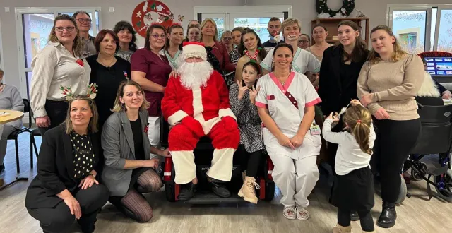 photo  le personnel de l’ehpad, ravi de recevoir ce vélo adapté.  &copy;  ouest-france 
