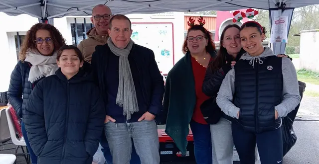photo  un marché réussi pour valérie delain (troisième à la droite) et les  participants à l’organisation.  &copy;  co 
