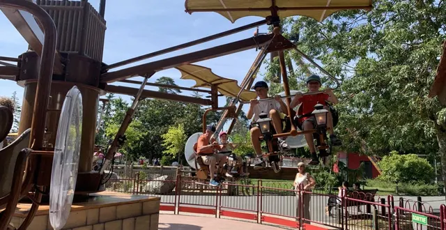 photo  après une journée à succès à papéa parc, ce sera au tour d’énigma parc d’être mis à l’honneur par le dispositif des vacances en famille.  &copy;  co. 