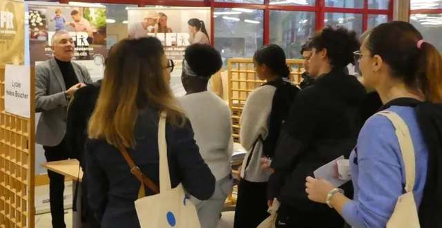 photo  les élèves écoutaient attentivement les représentants des organismes de formation professionnelle.  &copy;  ouest-france 