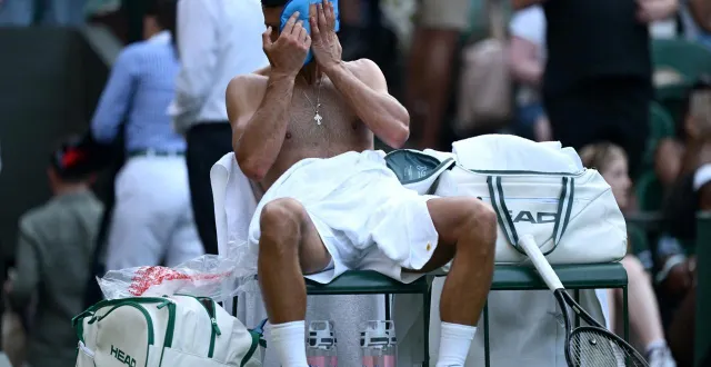 photo  novak djokovic et les joueurs de l’atp souffrent de plus en plus des conditions climatiques extrêmes.  &copy;  hannah peters/getty images via afp 