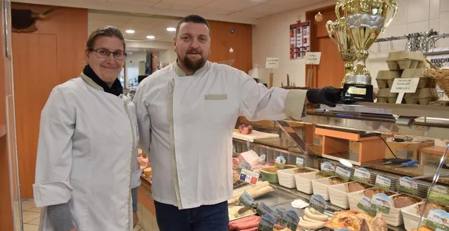 photo  depuis 1998, une belle aventure pour thomas, qui travaille aux côtés de charlène et de son équipe.  &copy;  le maine libre 