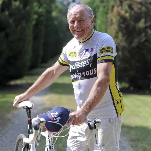 photo roger legeay milite pour la sécurité des cyclistes.  ©  archives le maine libre - yvon loué