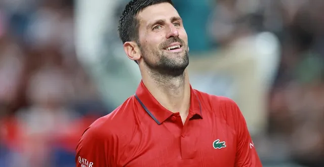 photo  novak djokovic lors de sa demi-finale face à valentin vacherot au masters 1000 de shanghai, le 11 octobre 2025.  &copy;  lintao zhang / getty images via afp 