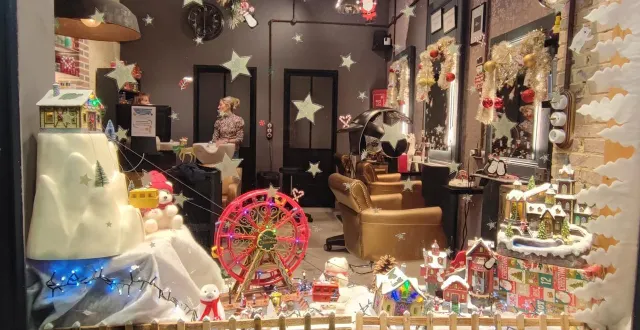 photo  la ville de val-au-perche invite les particuliers et les commerçants à un concours de décorations de noël ainsi qu’à un jeu de vitrines.  &copy;  @val-au-perche 