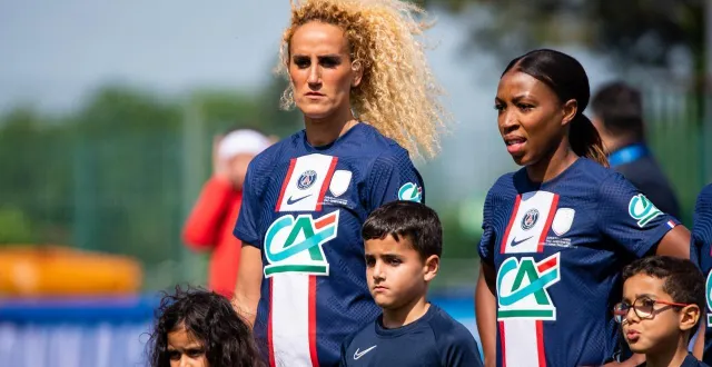photo  kheira hamraoui (à gauche) a quitté le psg en 2023.  &copy;  melanie laurent / dppi via afp 