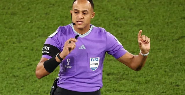 photo  ismail elfath arbitra la finale de la coupe intercontinentale du psg face à flamengo.  &copy;  robert cianflone / afp 