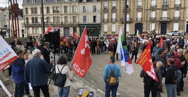 photo  le cortège du 22 mars 2025 avait pris fin devant la préfecture de la sarthe, au mans.  &copy;  illustration le maine libre 