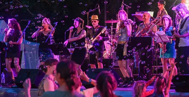 photo  à l’occasion de la boom géante, le collectif 