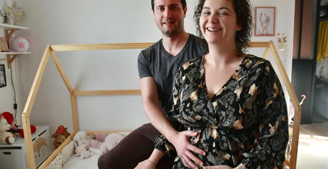 photo  à 29 et 34 ans, emilie et gaëtan delage vont accueillir leur deuxième petite fille, en avril 2026. grâce au nouveau « congé naissance », voté ce mardi 16 décembre 2025, dans le cadre du budget de la sécurité sociale, les jeunes parents vont pouvoir profiter de leur nourrisson, ensemble, plus longtemps.  &copy;  co - marie delage 