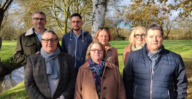 photo  de gauche à droite, à l’arrière-plan : cyril perperot, arnaud trehorel, aude cren, brigitte bodin. au premier plan : jean-françois hallier, francette griffon et david rigaud.  &copy;  co 