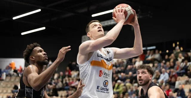 photo  le sablais ludovic martel a fait beaucoup de mal aux angevins dans la raquette.  &copy;  guillaume colter 