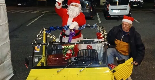 photo  à l’occasion du marché de noël de rai, le père noël est arrivé en méhari.  &copy;  ouest-france 