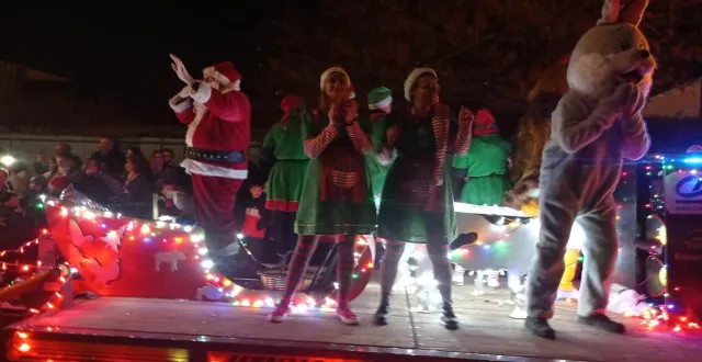 photo  les tracteurs illuminés étaient tous aussi flambloyants les uns que les autres.  &copy;  ouest-france 