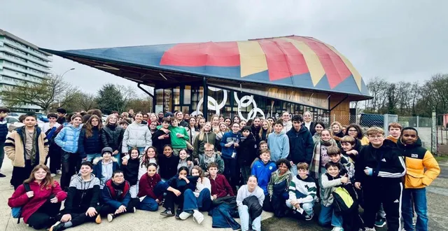 photo  les élèves ont pu assister au spectacle de cirque au plongeoir au mans.  &copy;  collège mauboussin 