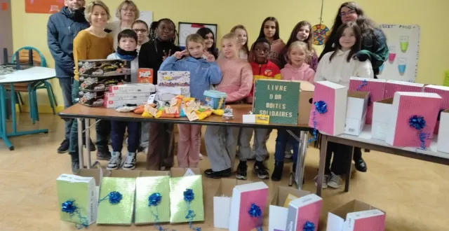 photo  les élèves de l’école paul-cézanne encadrés par leurs responsables ont réalisé des colis qui seront remis au ccas pour distribution à leurs bénéficiaires.  &copy;  le maine libre 