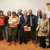 photo  le lions club du val de loir a officialisé un don à deux associations, en présence du maire sébastien gouhier. 