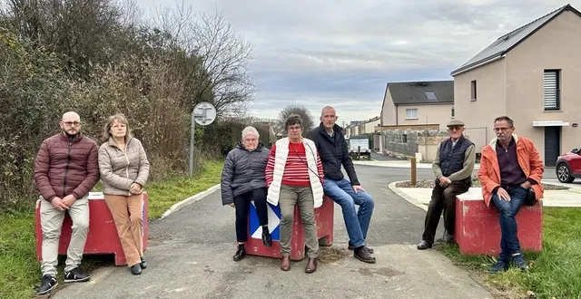 photo  ces riverains du chemin de champfleury, au mans, demandent la réouverture de cette petite route qui leur permet d’accéder à la zone de services autour de l’université.  &copy;  le maine libre 