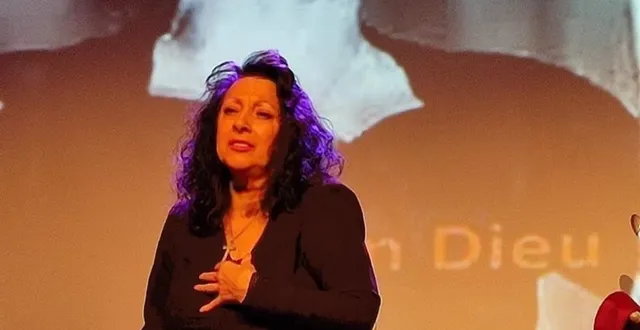 photo  myriam lartigue, interprète les chansons d’édith piaf, lors de son spectacle ma piaf à moi.   &copy;  parismagyk 