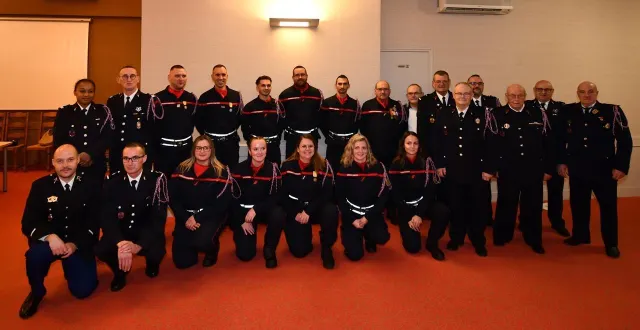 photo  le centre de secours de vibraye compte sept femmes dans ses effectifs.  &copy;  le maine libre 